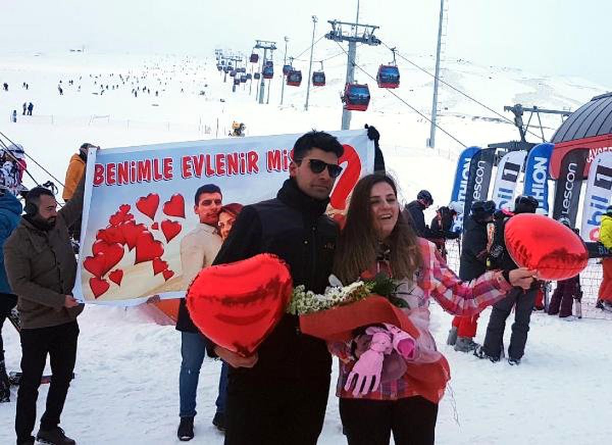 Erciyes\'te, Kayak Pistinde Evlenme Teklifi