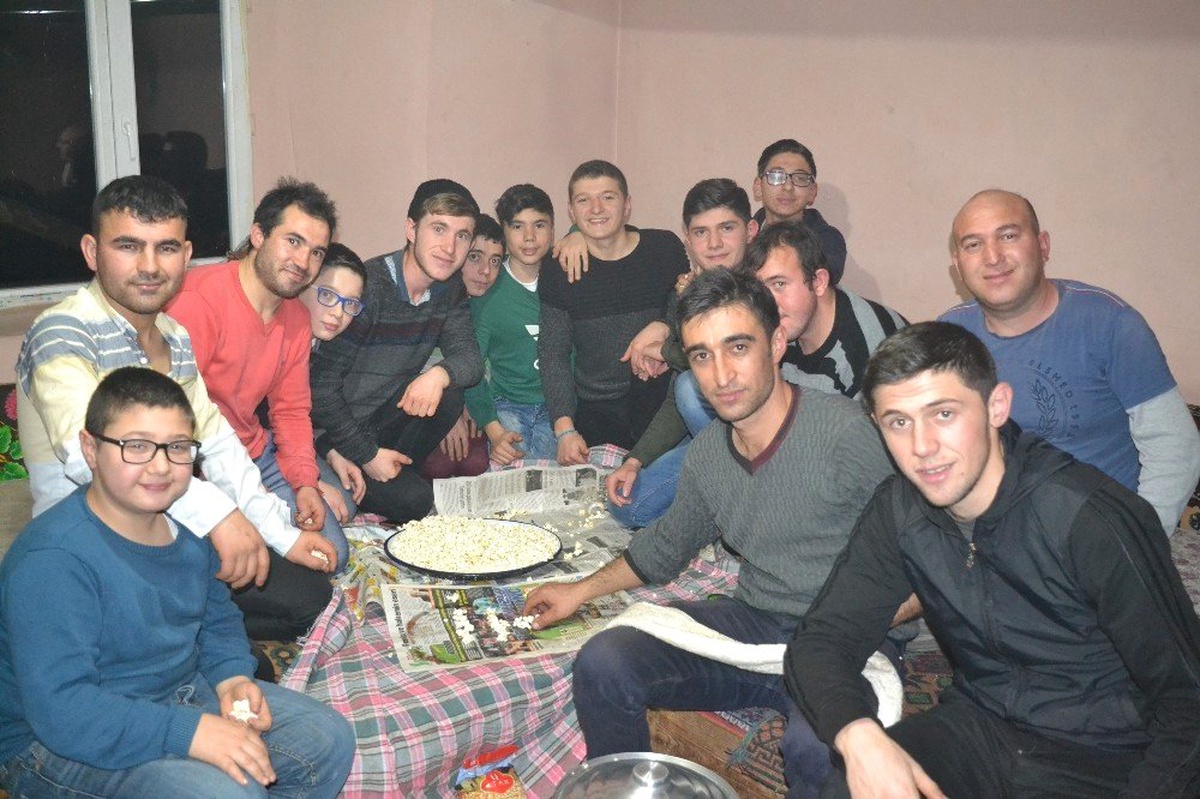 Geleneksel \'Yüzük Oyunu\' Gençlerin Vazgeçilmezi