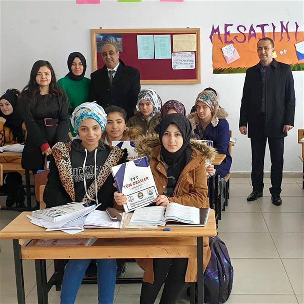 Güroymak\'ta 320 Öğrenciye Ücretsiz Kitap Dağıtıldı
