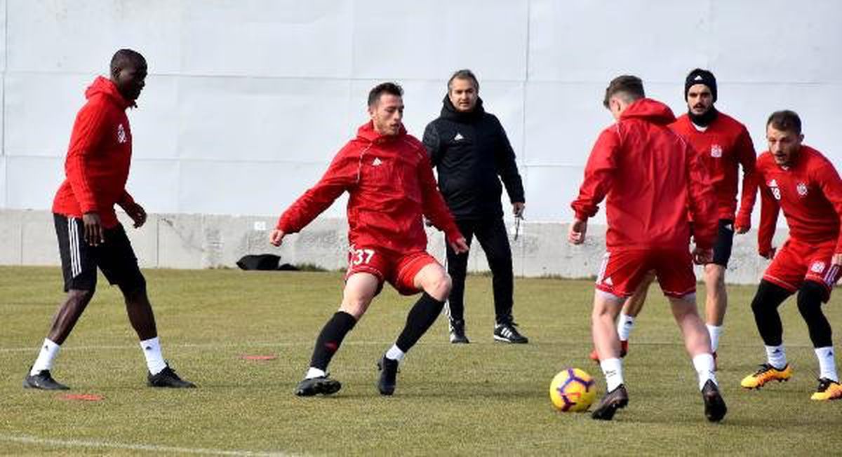 Hakan Keleş: "Puan Kaybını Kasımpaşa Maçında Telafiye Çalışacağız"