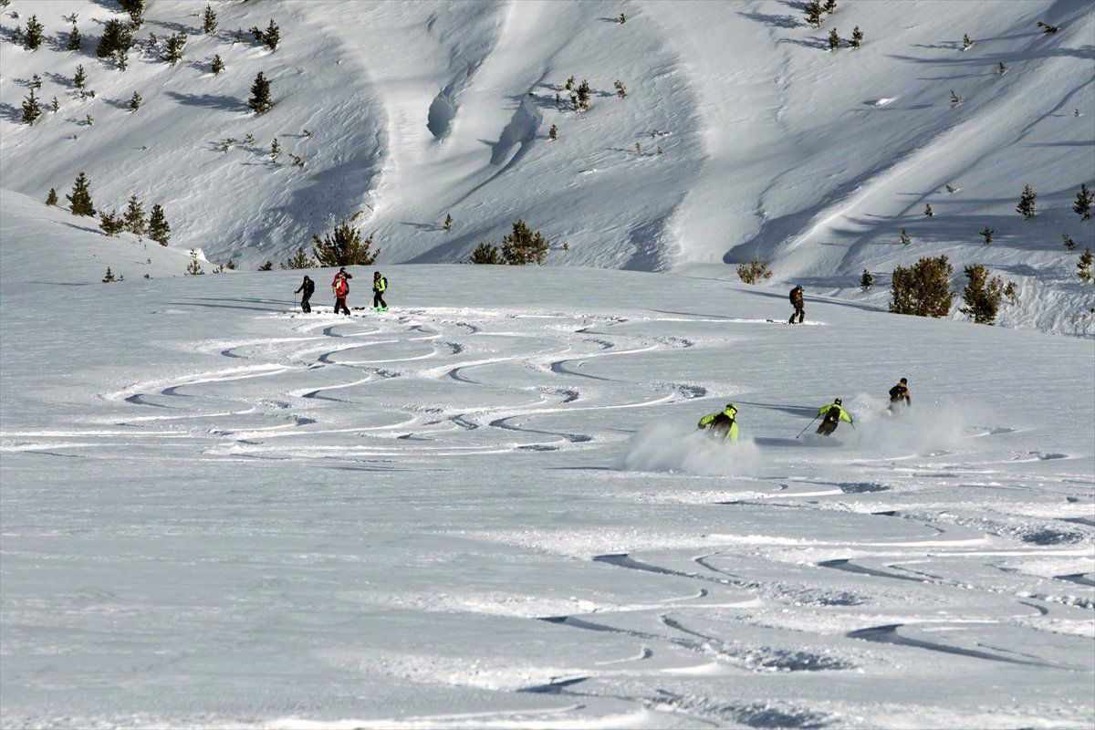 Heliski Tutkunları Kaçkarlara Hayran Kaldı