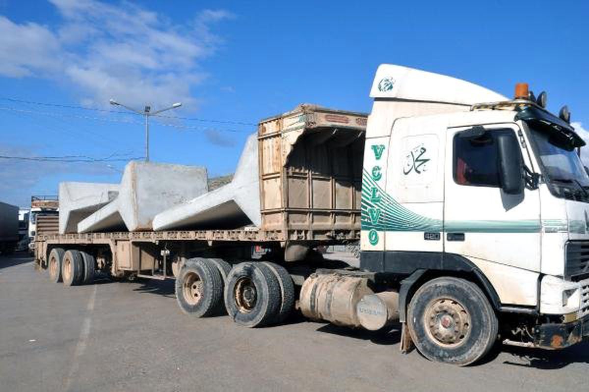 İdlib\'deki Gözlem Noktaları İçin Beton Blok Sevkiyatı