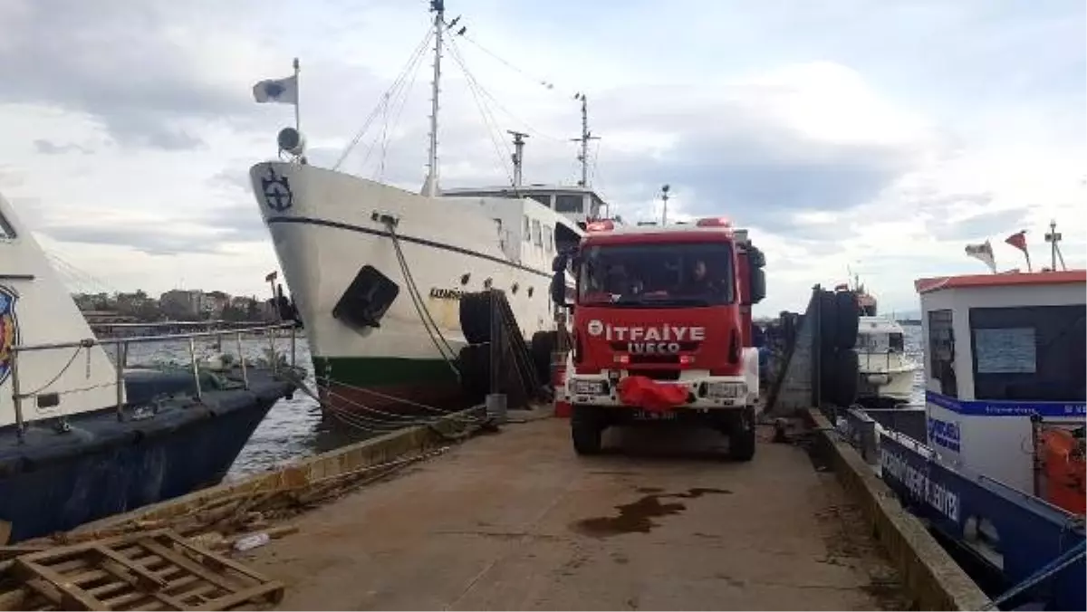 İskelede Demirli Yolcu Vapurunda Yangın Paniği