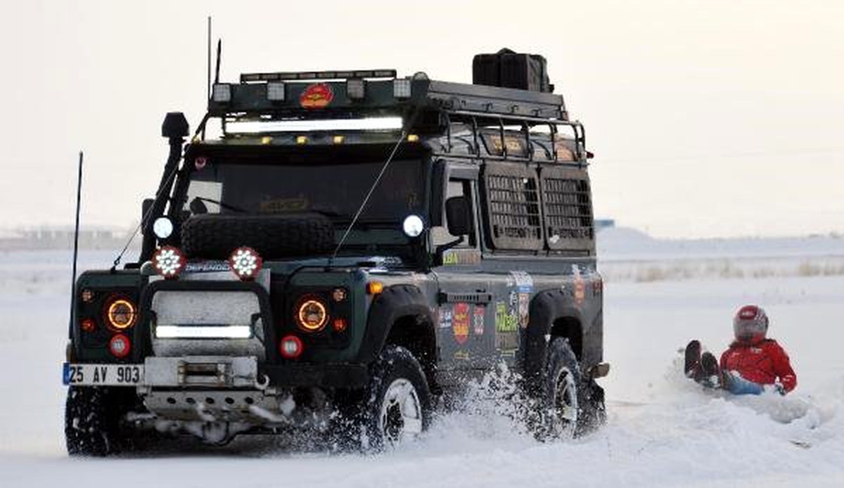 Karla Kaplı Erzurum Ovası\'nda 4x4\'lük Eğlence