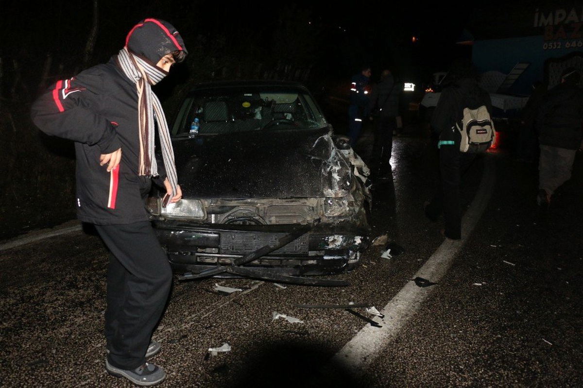 Kastamonu\'da Kamyon ile Otomobil Çarpıştı: 1 Yaralı