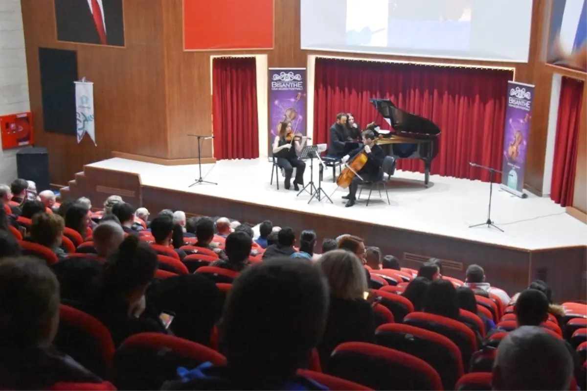 Likya Trio Performansı ile Müzikseverleri Etkiledi
