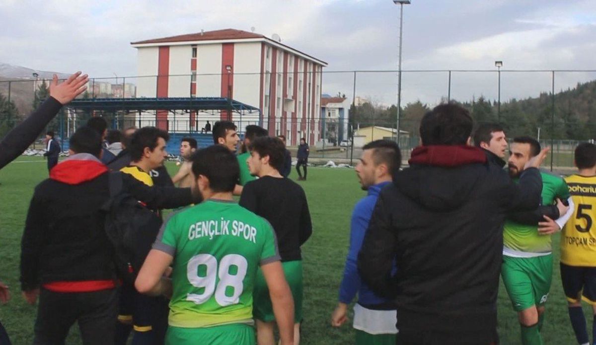 Maç Sonrası Başlayan Sopalı Kavga, Biber Gazı ile Bitti