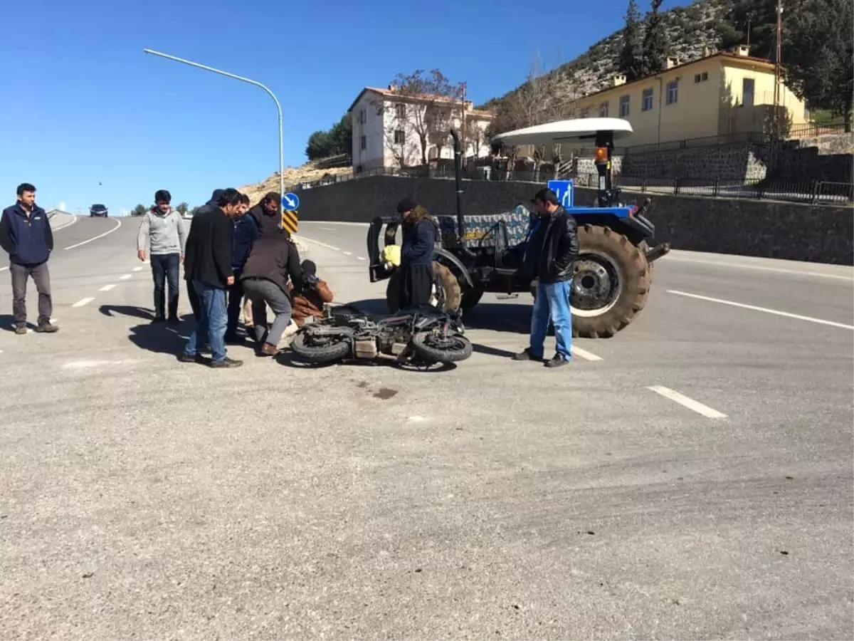 Nurdağı\'nda Motosiklet Traktör ile Çarpıştı