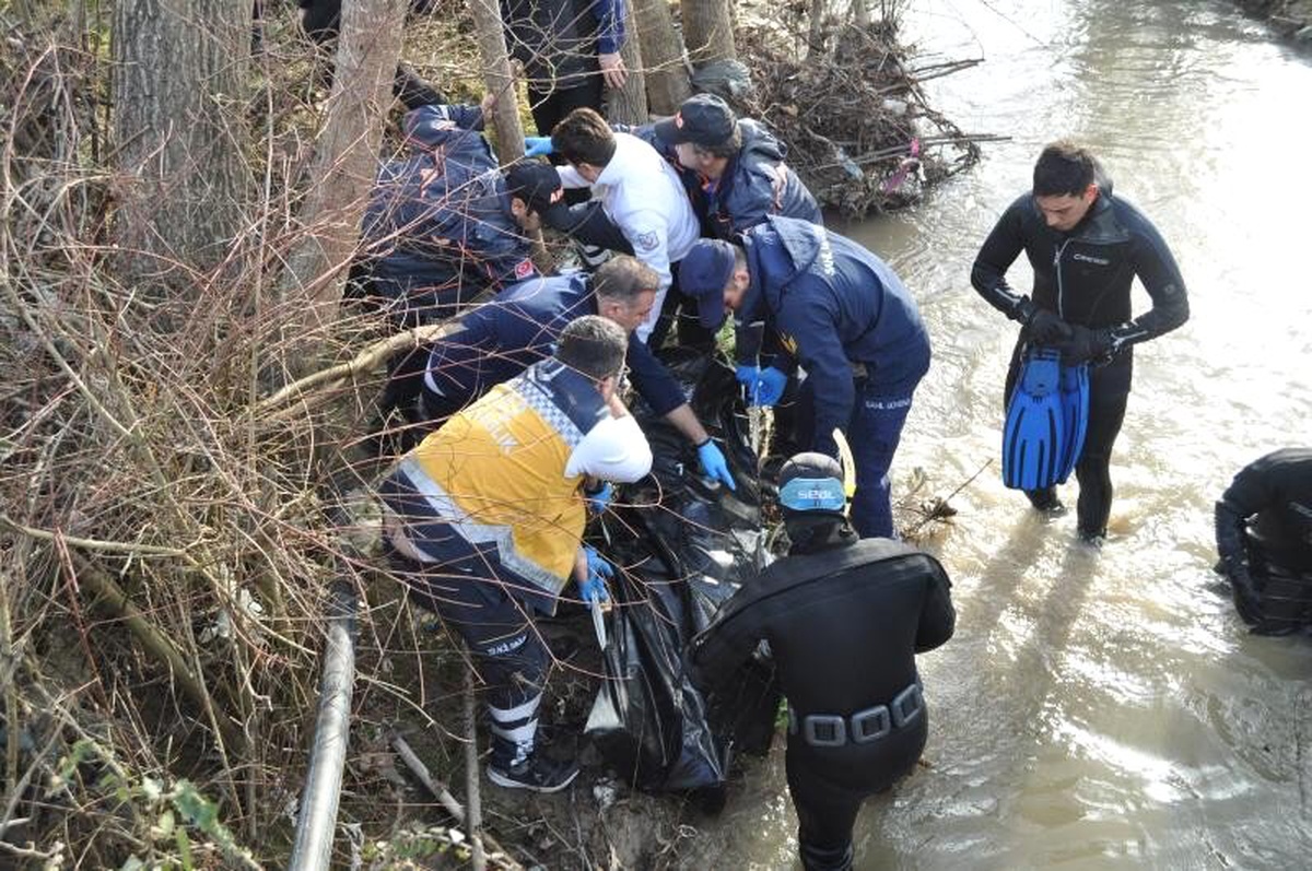 Otomobiliyle Dereye Uçan Sürücü Hayatını Kaybetti