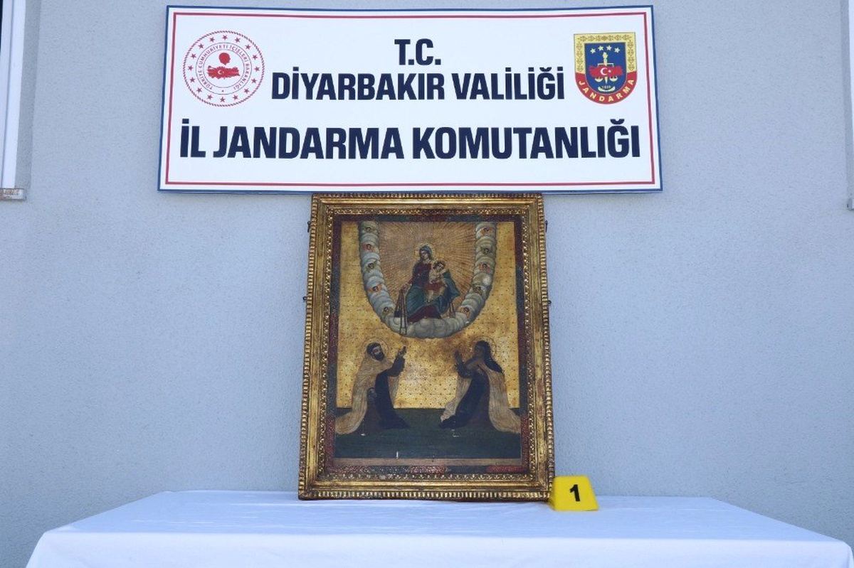 Roma Dönemine Ait Altın İşlemeli İki Tabloyu Satmak İstediler