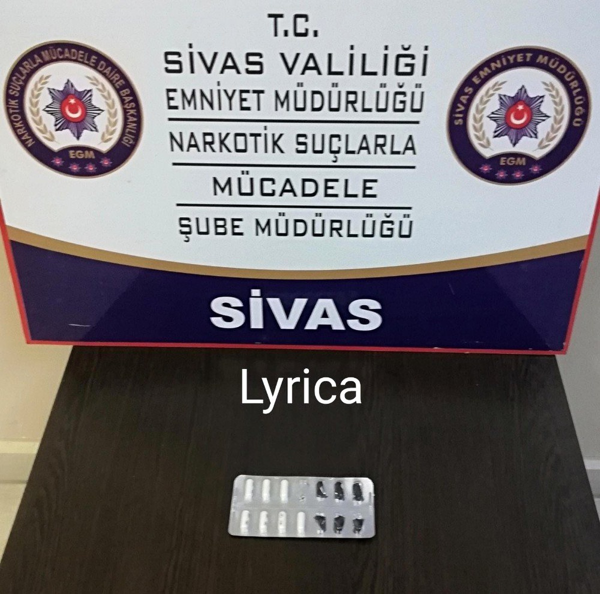 Sivas\'ta Sokak Satıcılarına Operasyon: 3 Tutuklama