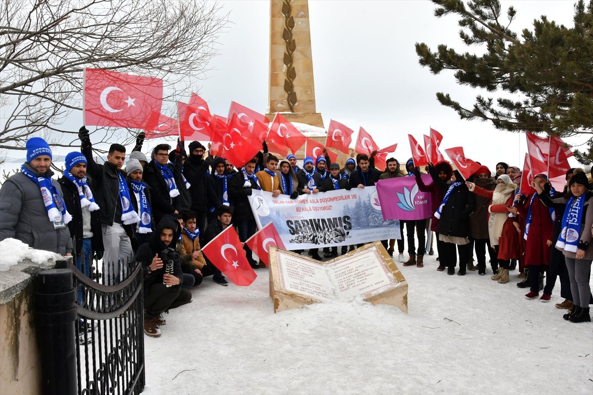 Üniversitelilerden Sarıkamış Şehitlik Anıtı\'na Ziyaret