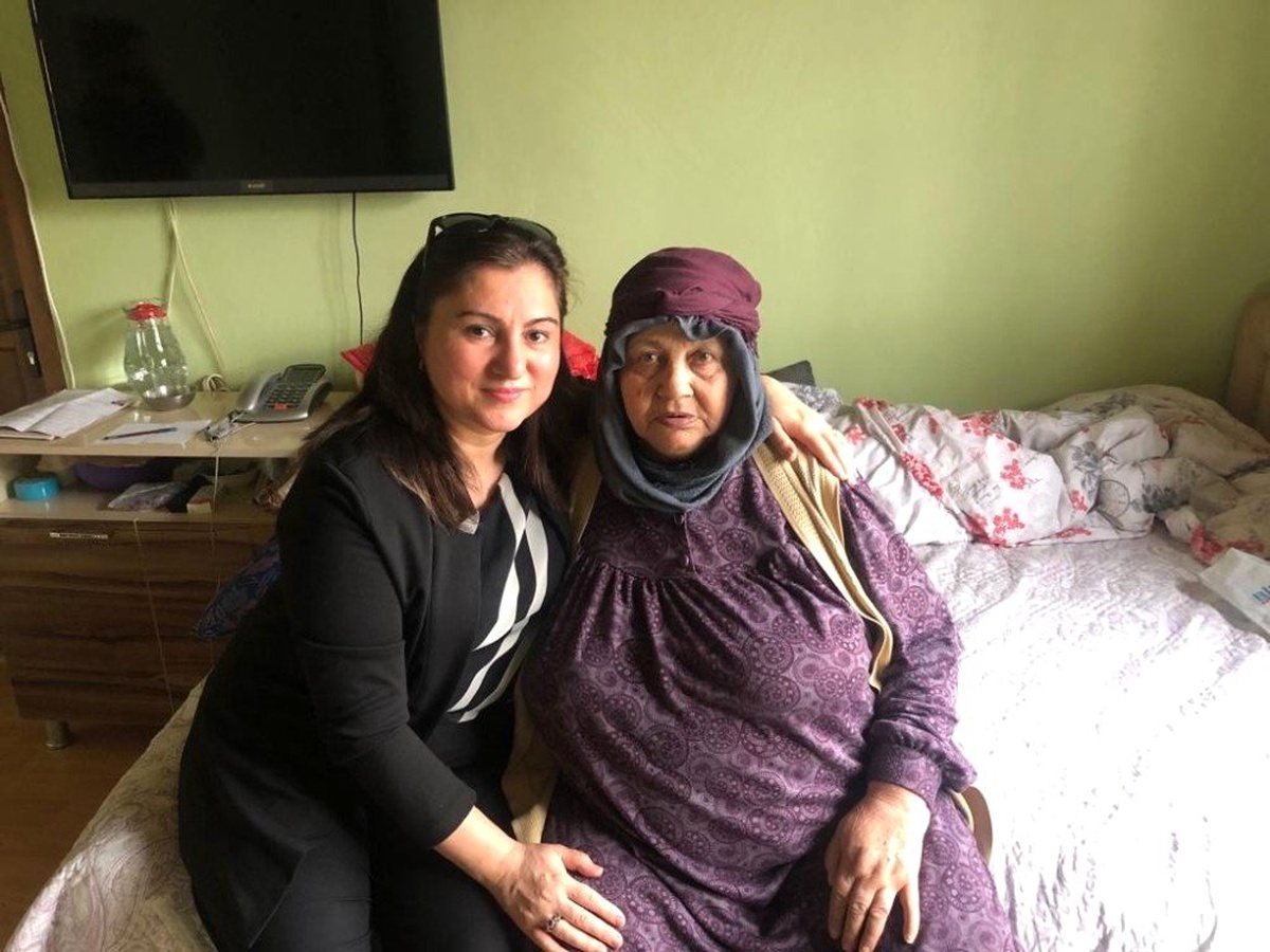 Ünlü Erdoğdu Ailesini Ziyaret Etti