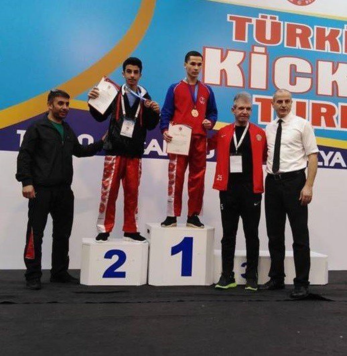 Vanlı Kick Boksçular Antalya\'dan Madalyalarla Döndüler