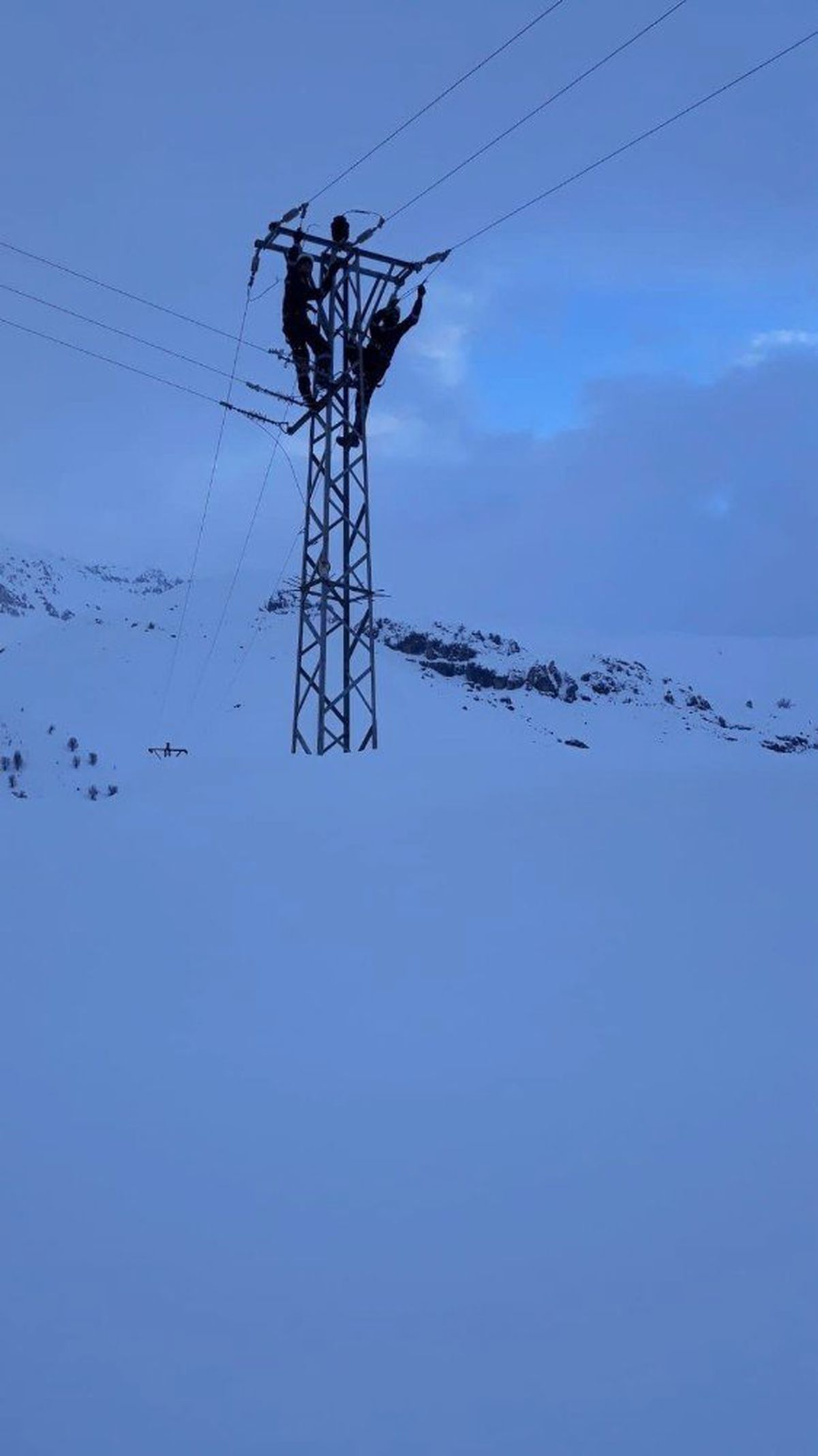 Vedaş Ekiplerinin Zorlu Kış Mesaisi