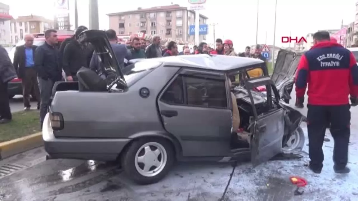 Zonguldak Otomobil Tır\'a Çarptı Minik Efe Öldü, Babası Yaralı