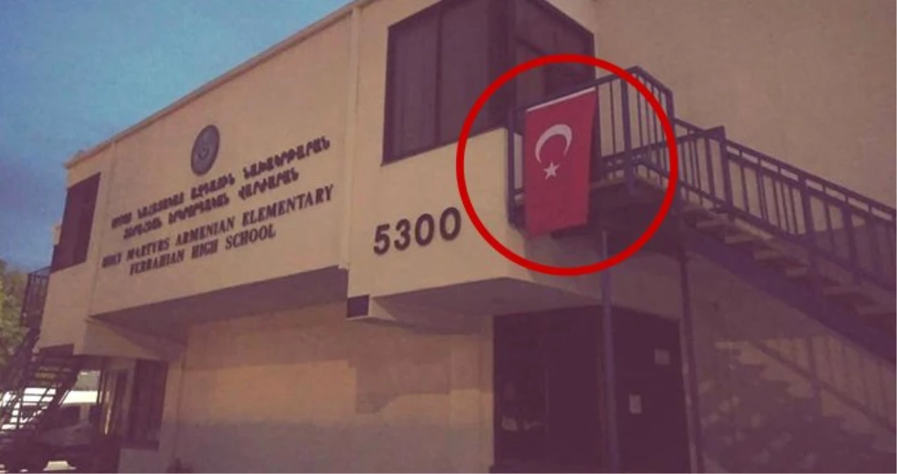 ABD\'de 2 Ermeni Okuluna Türk Bayrağı Asıldı