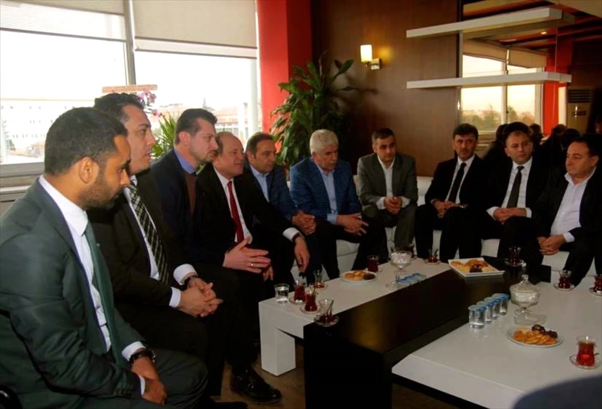 AK Parti\'li Yöneticilerden Eskişehirspor\'a Ziyaret