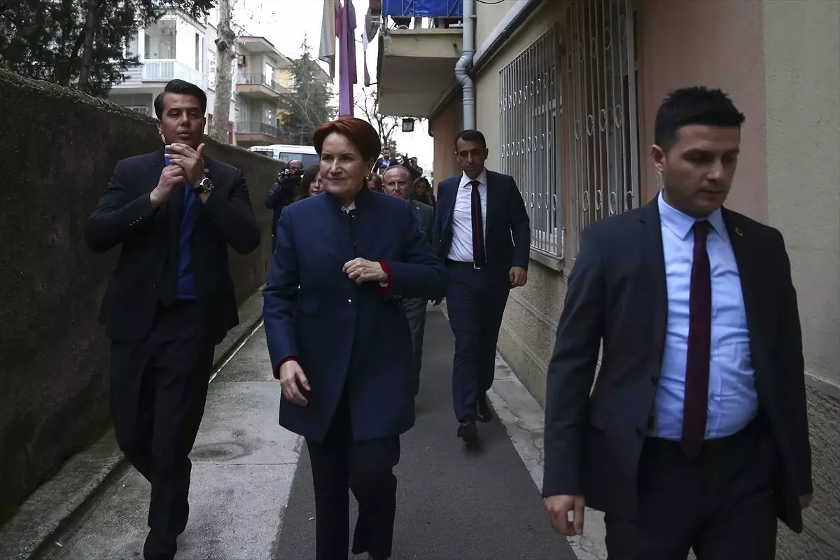 Akşener\'den Özer Ailesine Taziye Ziyareti