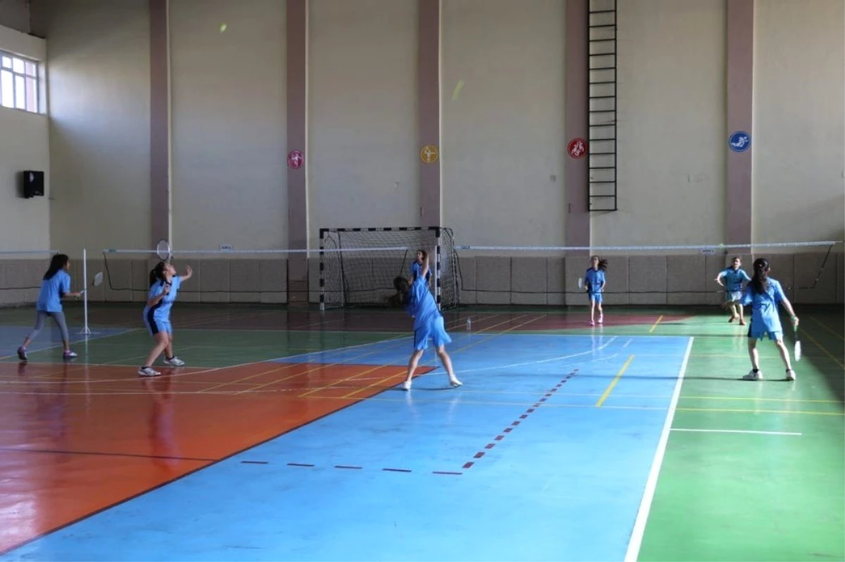 Badminton Müsabakası Yapıldı
