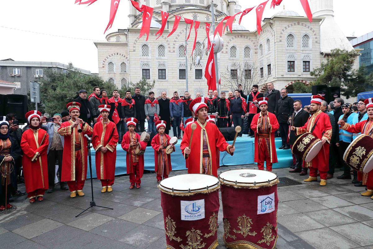 Bağcılar\'da 18 Asker Dualar Eşliğinde Askere Uğurlandı