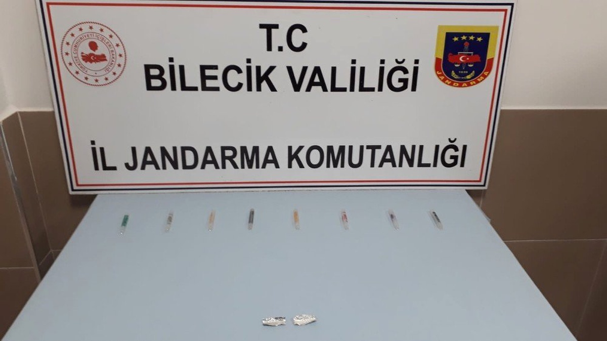 Bilecik\'te Jandarma Yol Kontrolünde Uyuşturucu Madde Ele Geçirdi