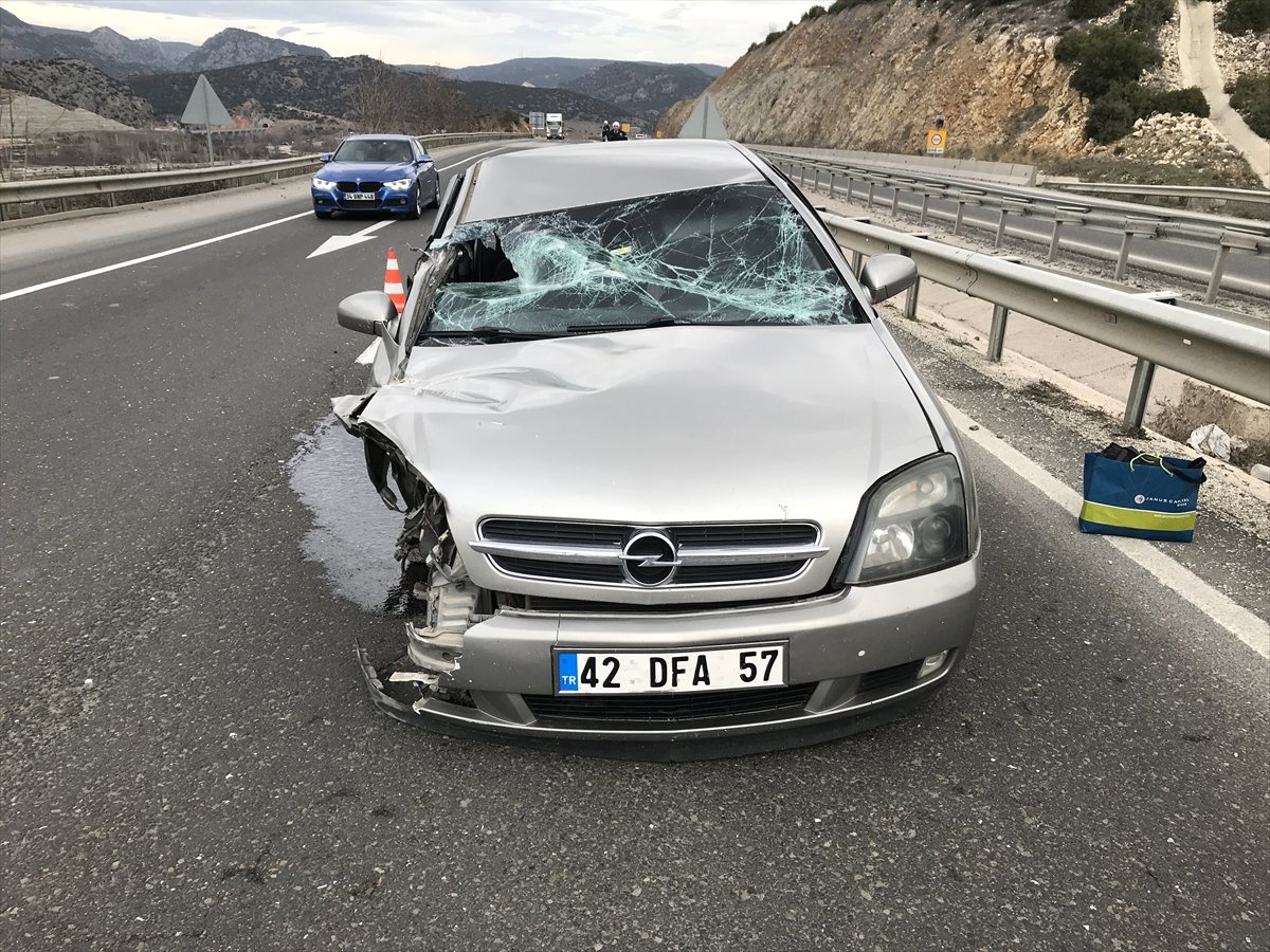 Bilecik\'te Otomobil Tıra Çarptı: 1 Yaralı