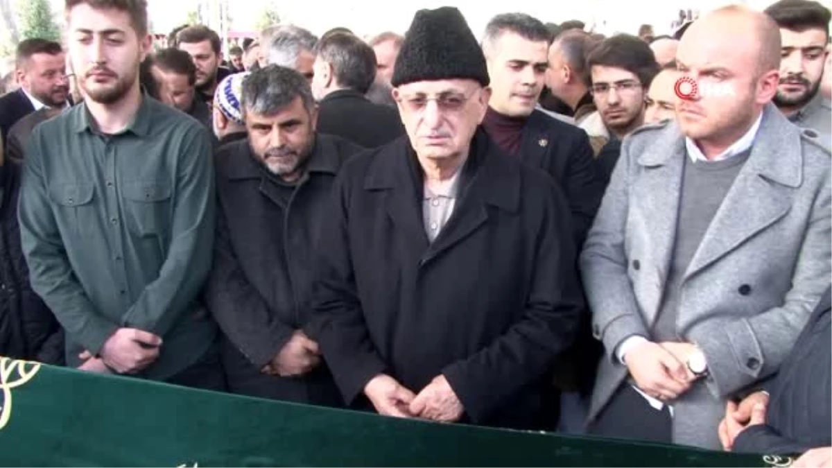 Binali Yıldırım, Fatih Camii\'nde İki Önemli İsmin Cenaze Törenine Katıldı