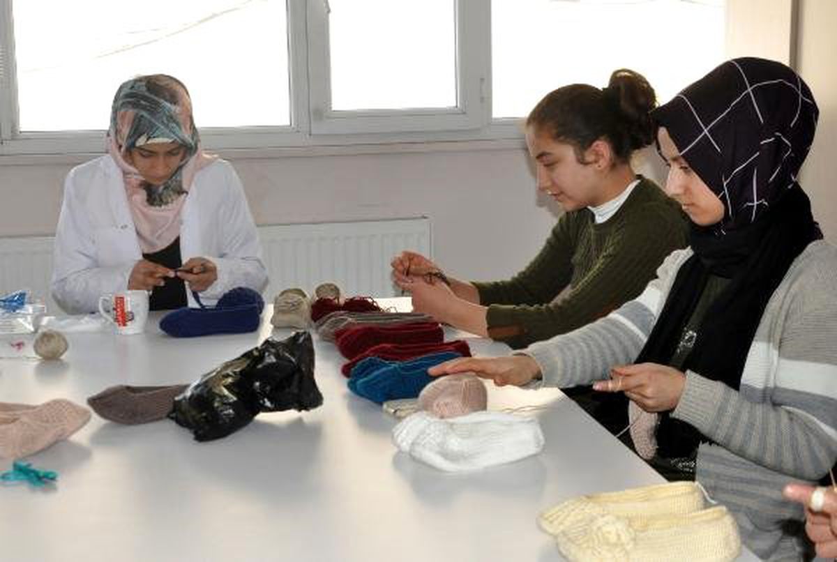 Bitlisli Kadınlar Hem Meslek Öğreniyor Hem de Sosyalleşiyor