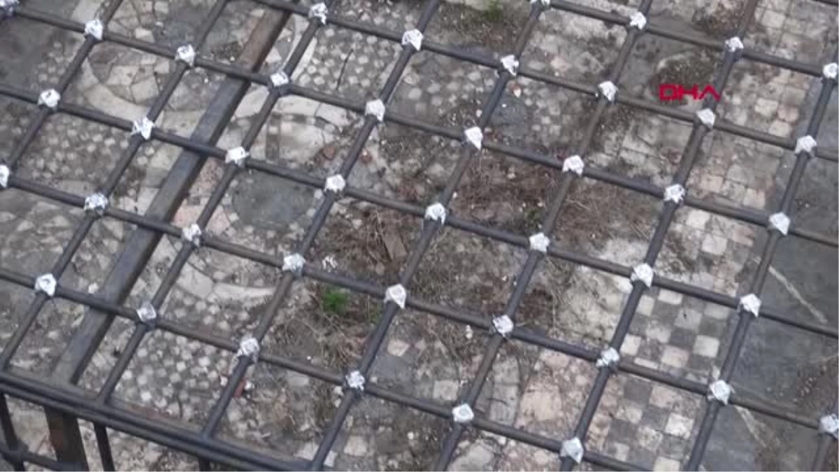 Bursa Çöpten Görünmeyen Mozaiğin Üzeri Temizlendi