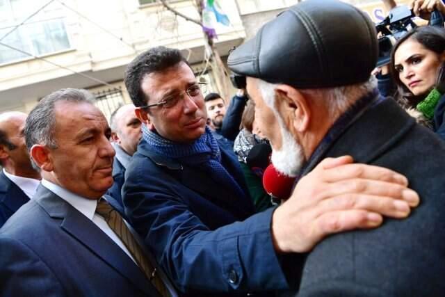 CHP'nin İstanbul Adayı Ekrem İmamoğlu ile Vatandaş Arasında İlginç Cami Diyaloğu