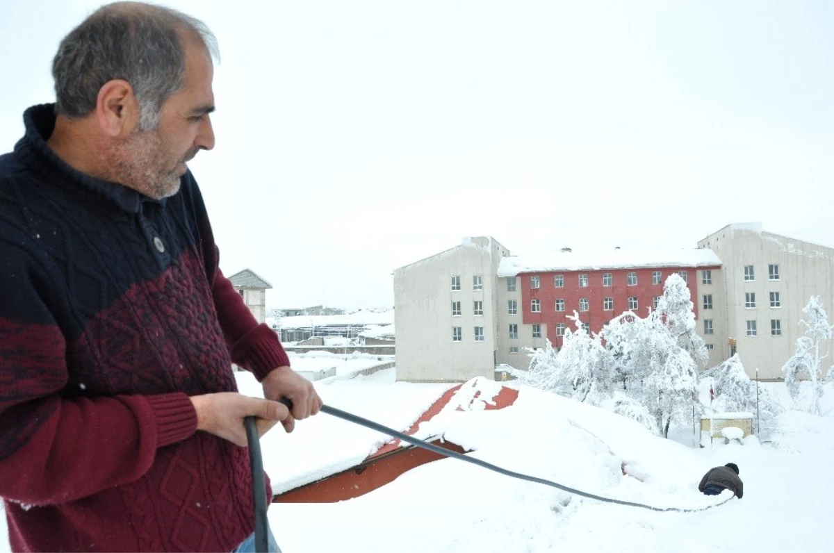 Ekmekleri İpin Ucunda