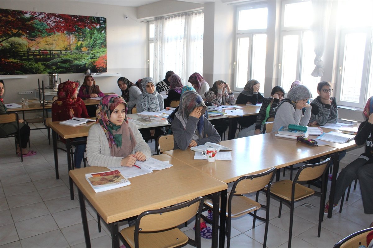 Kahta\'da Öğrencilere Üniversiteye Hazırlık Kampı