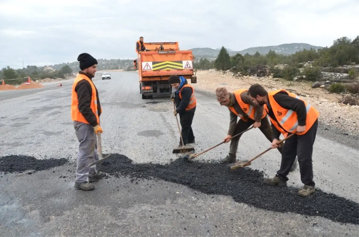 Karayolları Ekiplerinden Yol Bakım Çalışmaları