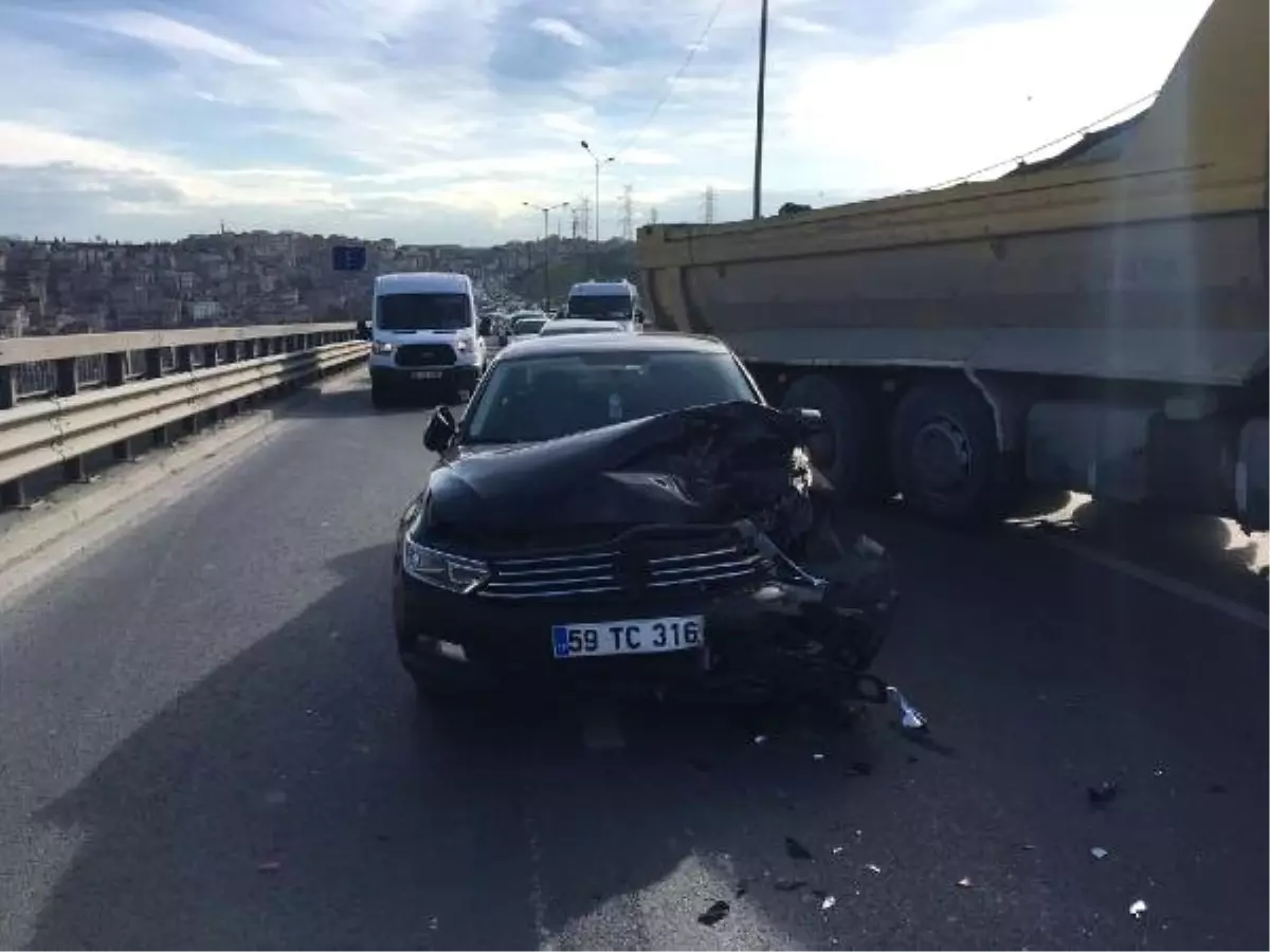 Sadabat Viyadüğü\'nde Zincirleme Kaza, Trafik Aksıyor