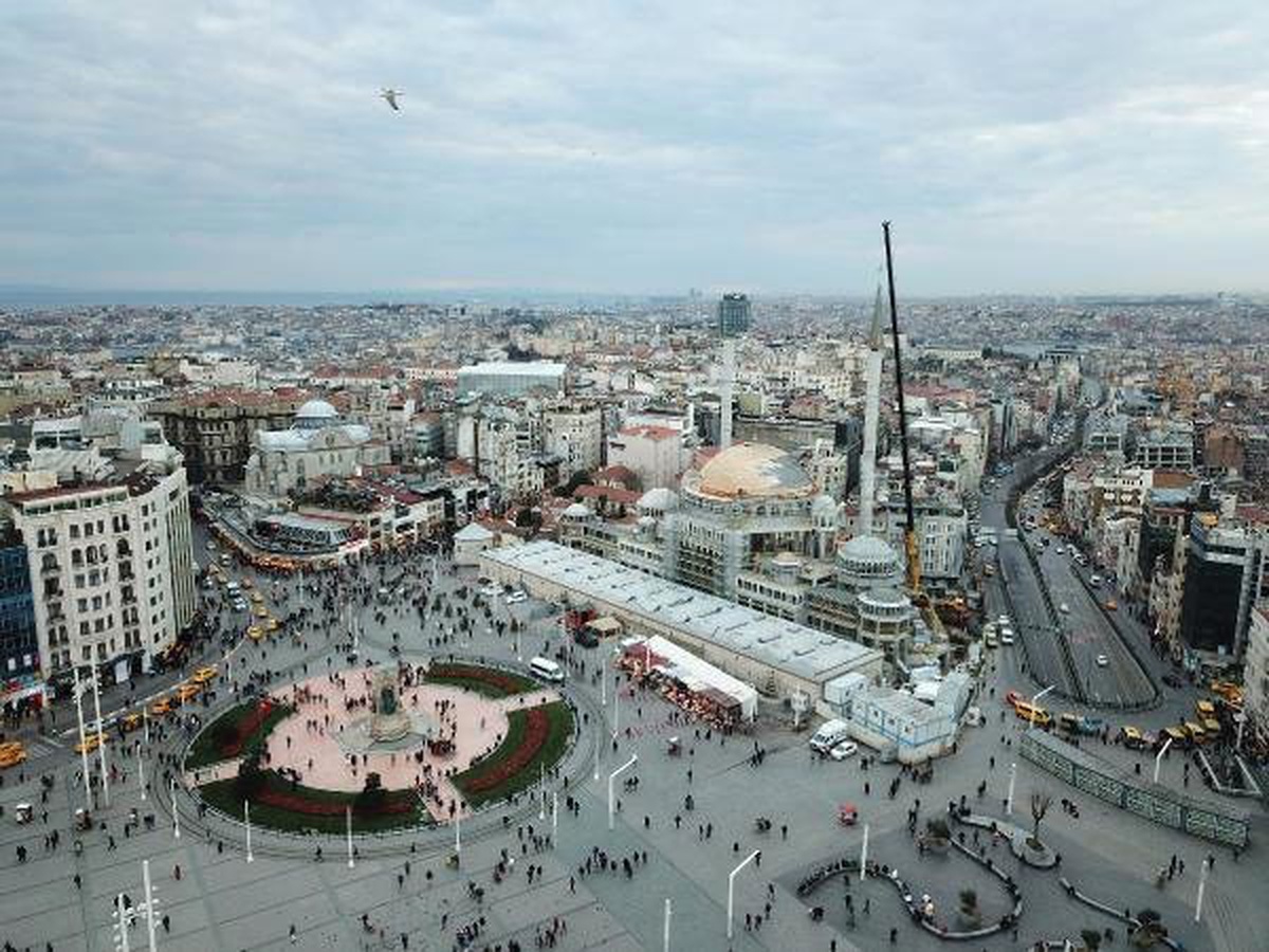 Taksim Camii Minaresi Külah Bölümü Yerleştirildi