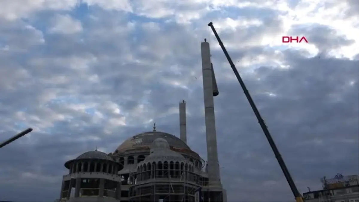 Taksim Camii Minaresi Külah Bölümü Yerleştirildi