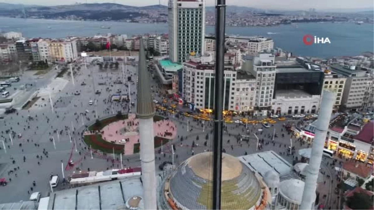 Taksim Camii\'nin Minaresinin Külahı Yerleştirildi...caminin Son Hali Havadan Görüntülendi