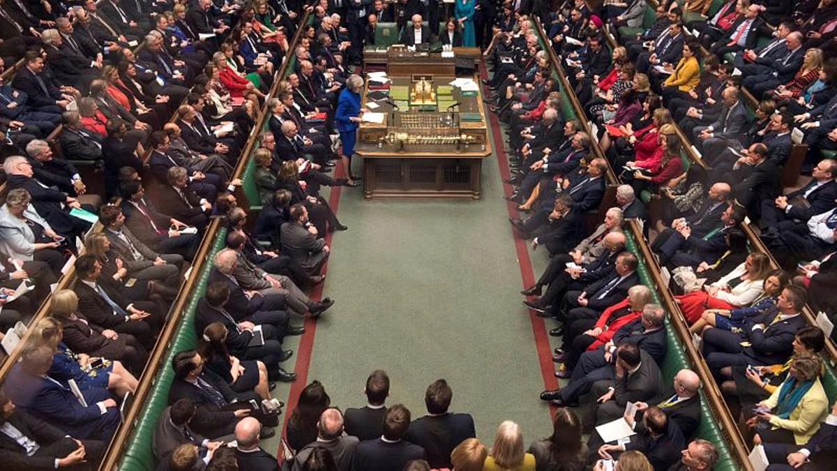 Video: Tuhaf, Eski Usül Ama İlgi Çekici: İngiliz Parlamentosu\'nda Kanunlar Nasıl Oylanıyor?