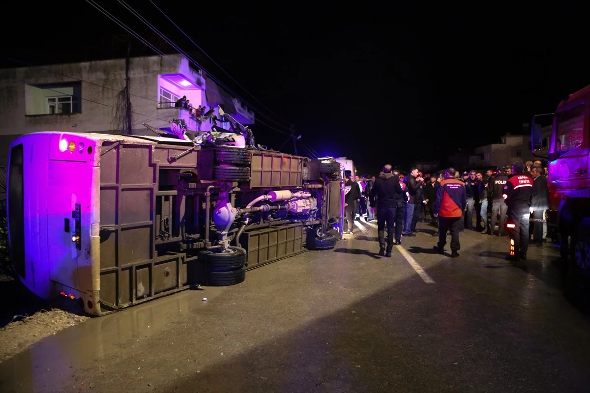 Adana\'da Midibüs Devrildi: 3 Ölü, 8 Yaralı