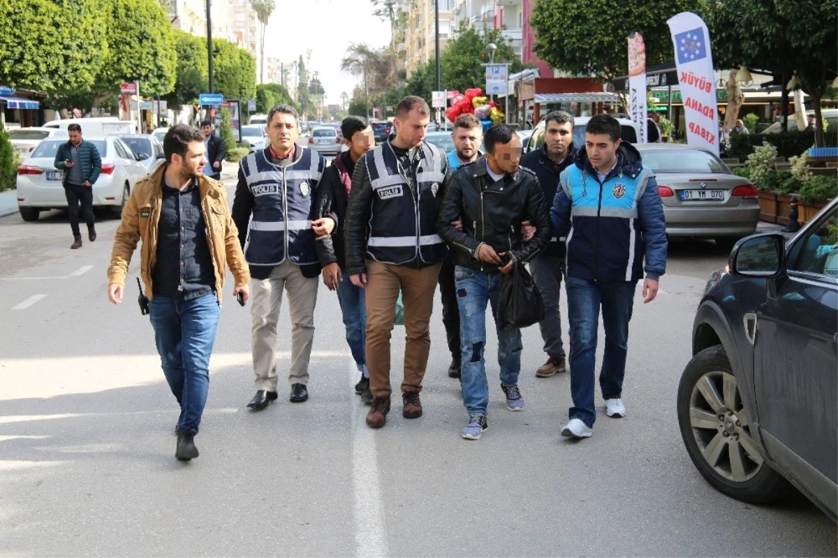 Adana Polisi Cadde, Kavşak ve Kafeleri Denetledi