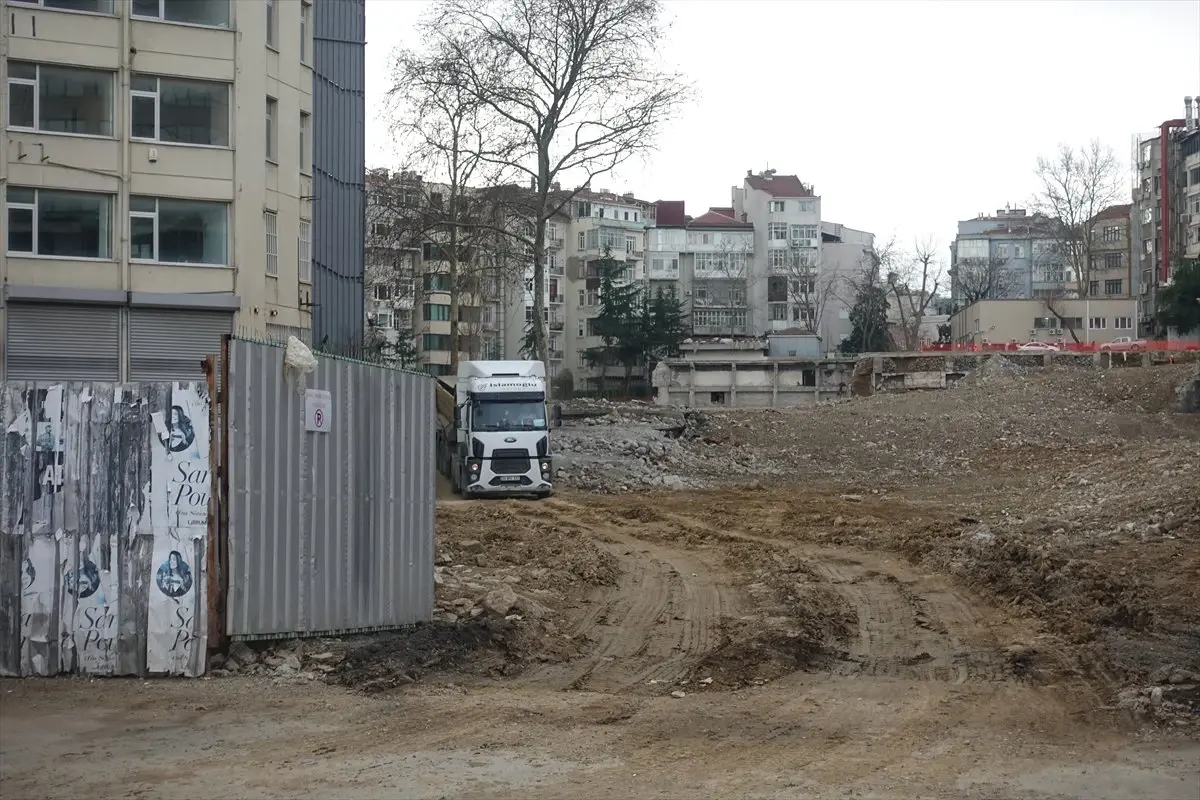 Akm\'de Kazık Çakma ve Hafriyat Çalışmaları Başladı