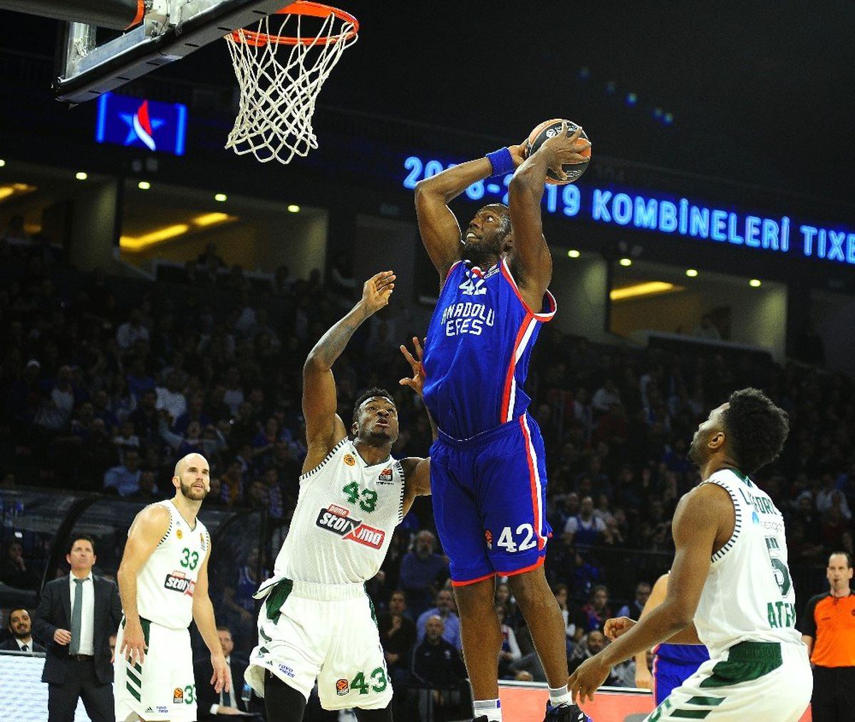 Anadolu Efes, Panathinaikos Deplasmanında