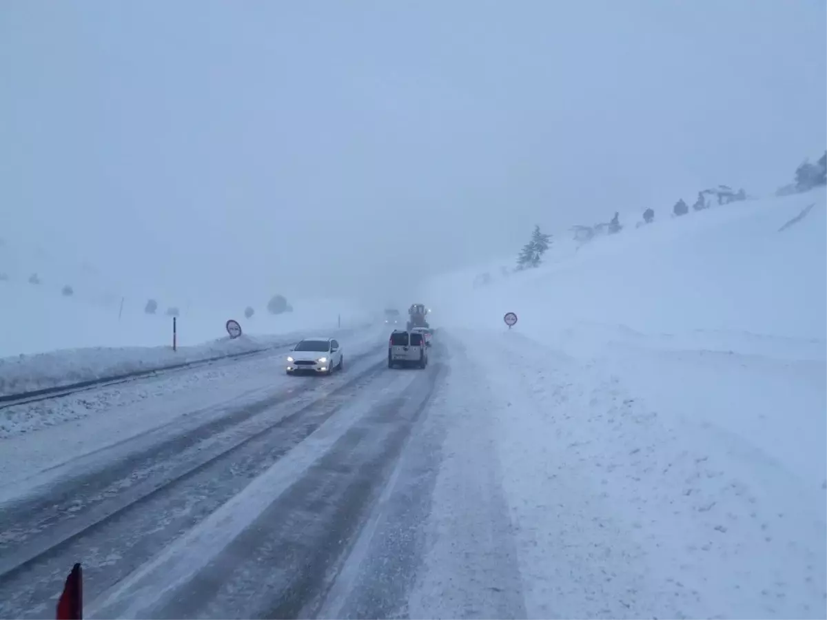 Antalya-Konya Karayolunda Ulaşım Güçlükle Sağlanıyor