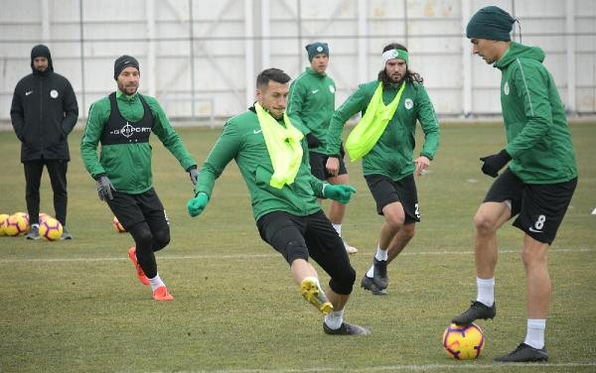 Atiker Konyaspor 6 Eksikle Çalıştı