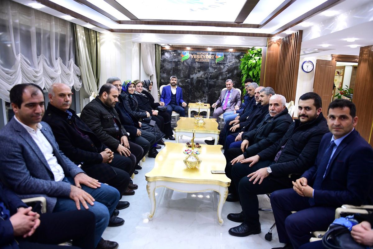 Başkan Çınar, Ak Parti Yeşilyurt İlçe Teşkilatını Ağırladı