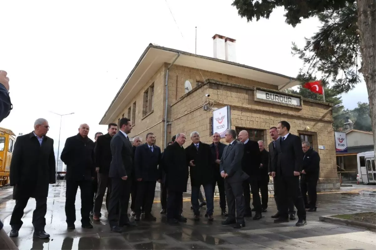 Burdur\'da Gelişime Engel Olan Tren Garı ve Raylar Taşınıyor