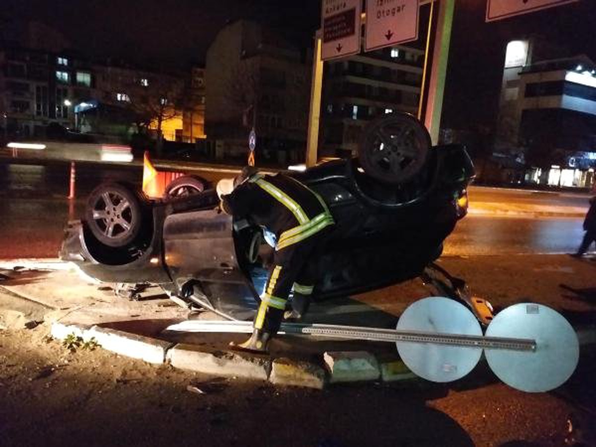 Denizli\'de Takla Atan Otomobilin Sürücü Yaralandı