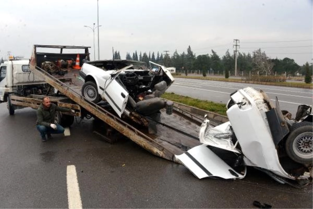 Direğe Çarpan Otomobil İki Parçaya Ayrıldı: 1 Ölü, 1 Yaralı