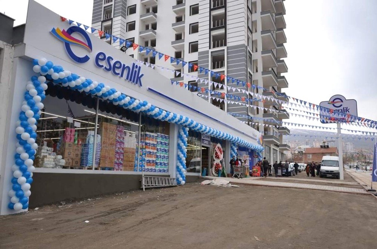 Esenlik Marketler 46\'ncı Şubesini Açtı